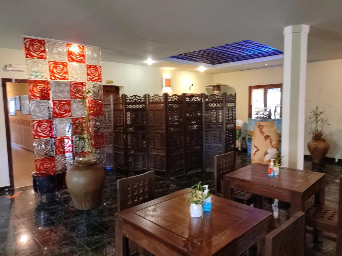Hotel Ivato , Airport Антананариву Екстериор снимка